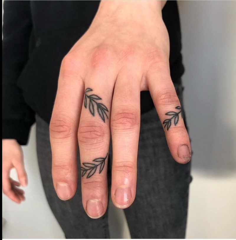 40+ Finger Tattoo Design Ideas - The XO Factor