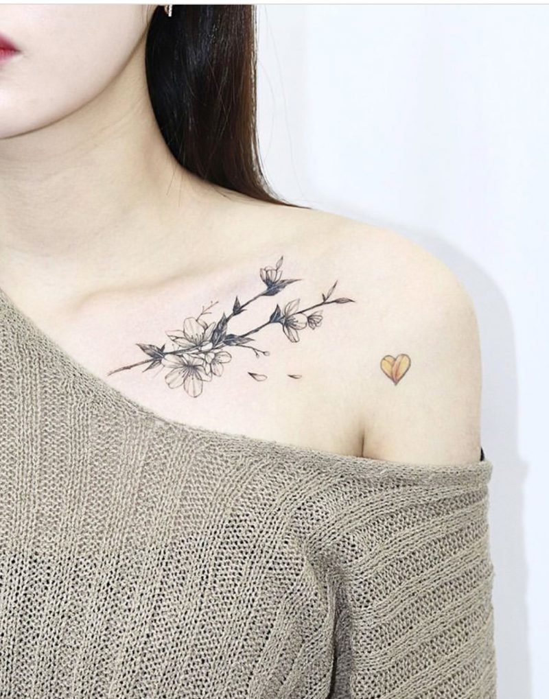 18 Clavicle Tattoo Designs For Women The XO Factor