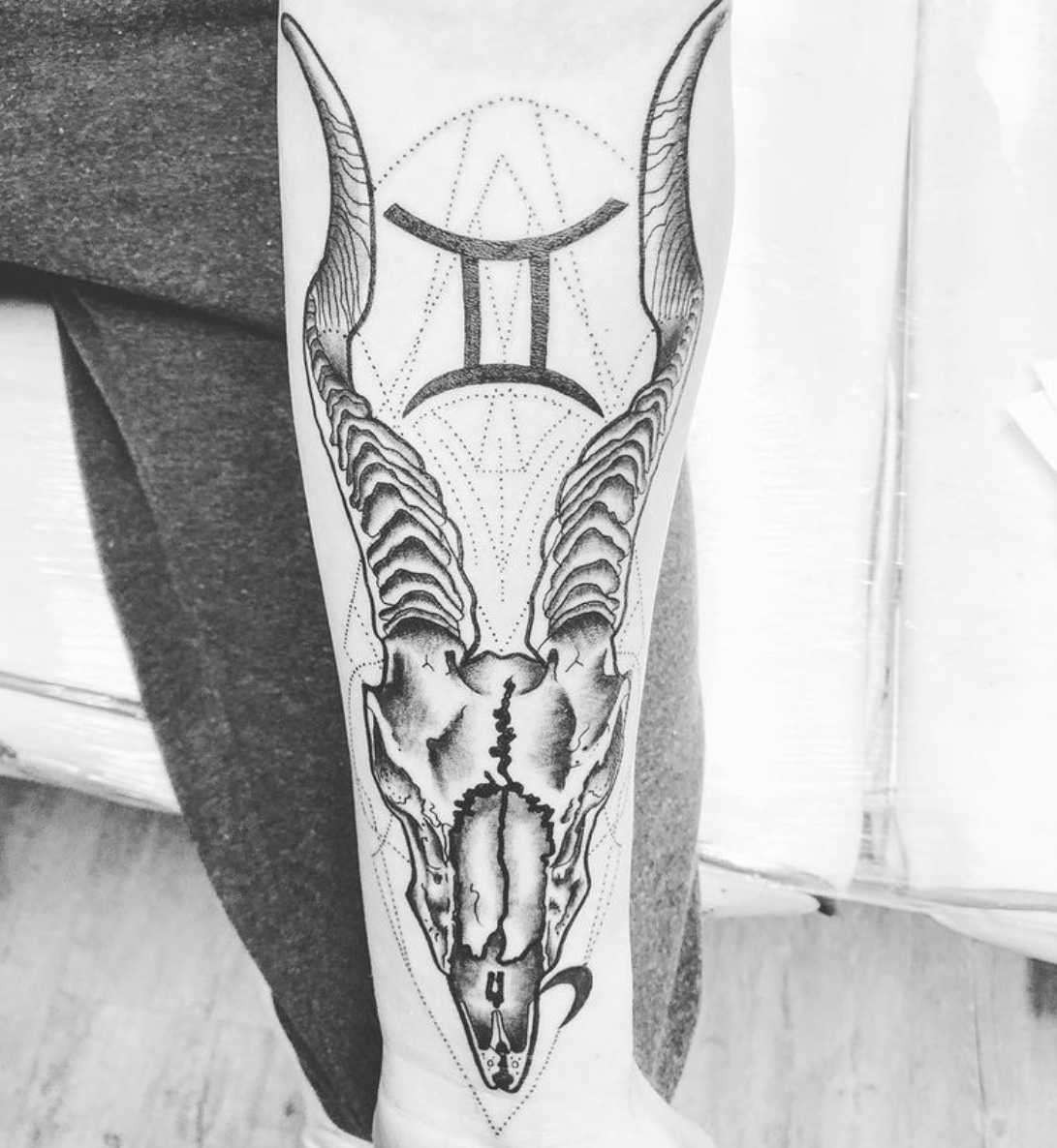 unlocking-the-zodiac-30-remarkable-gemini-tattoo-inspirations