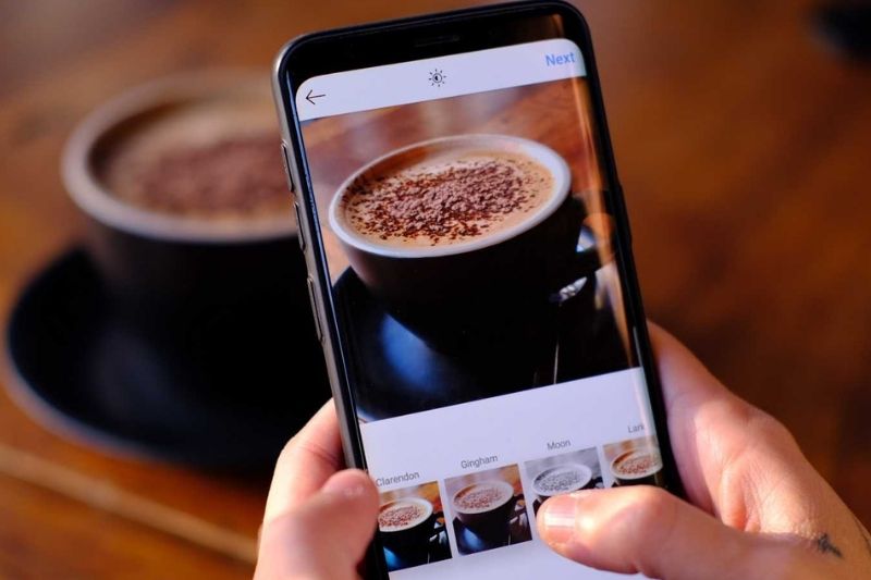 Using Instagram to take a photo of coffee
