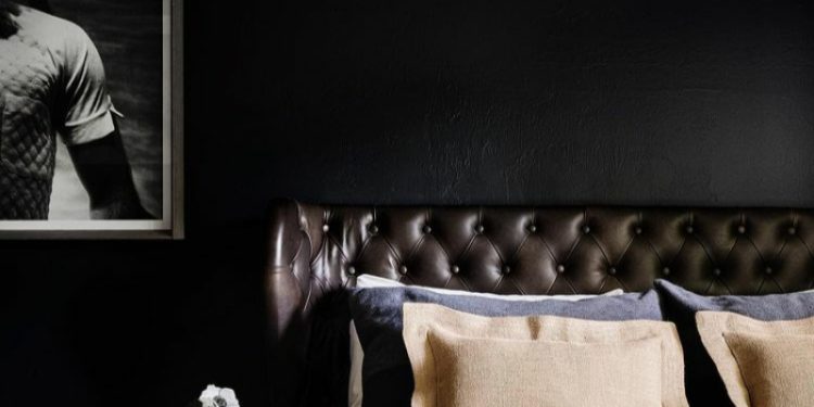 18+ Cool Dark Bedroom Decor Ideas