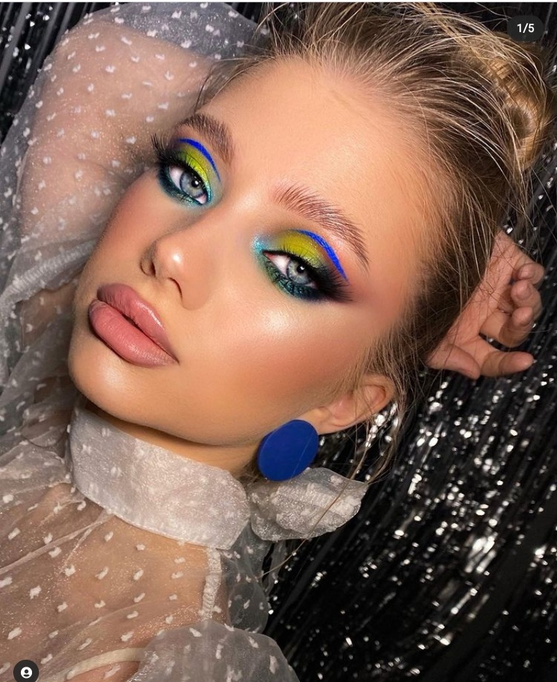 30+ Neon Makeup Looks For Summer 2022 - The XO Factor